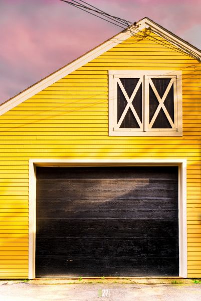 The yellow barn